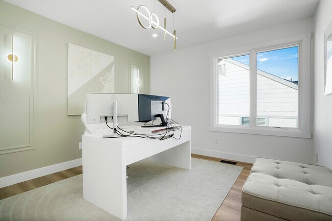 Building Photo - Robb Way