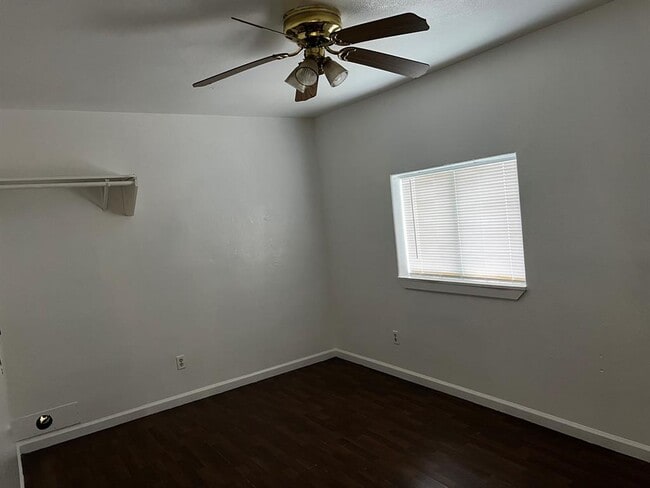 Building Photo - 4817 12th Unit A St