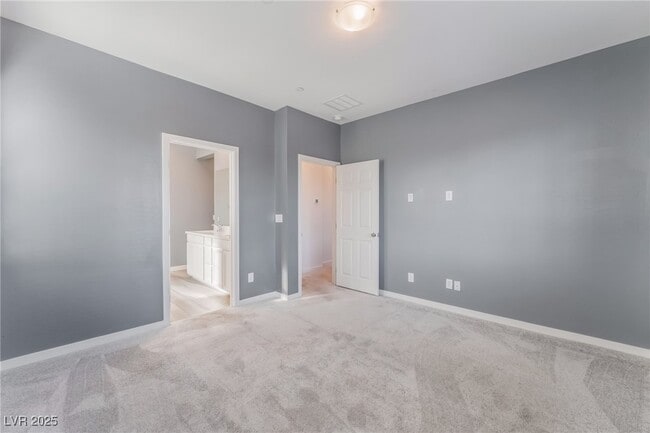 Building Photo - 5730 Sky Pointe Dr