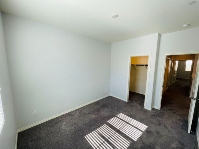 Building Photo - 40407 Calle Real