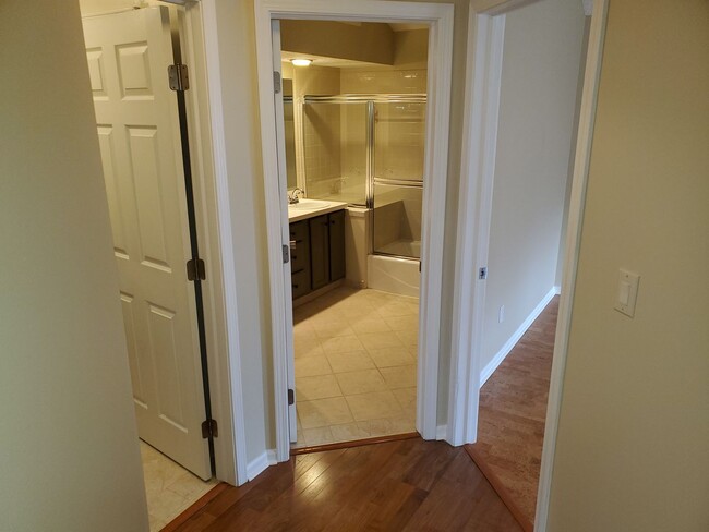 Building Photo - Gorgeous Ann Arbor 2 Bedroom Condominium W...