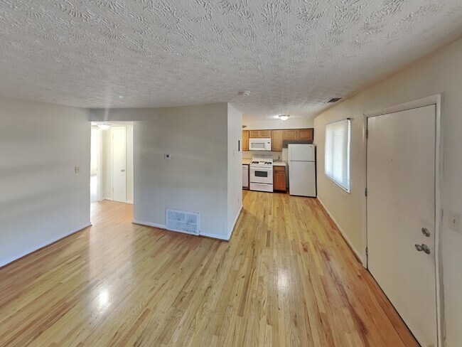 Building Photo - 350 E 12th Ave