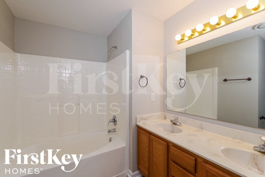 Building Photo - 944 Breaside Ln