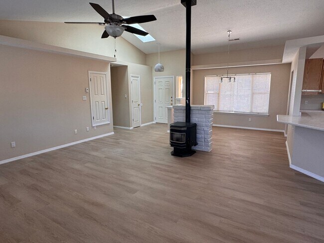 Building Photo - 3 Bedroom, 2 Bathroom Home in Tijeras, NM