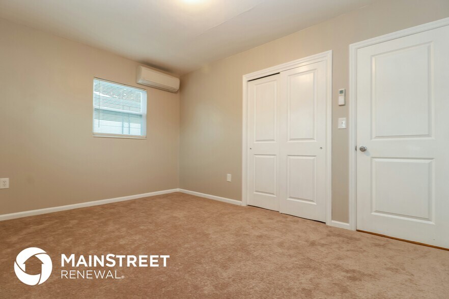 Building Photo - 723 Sunset Dr