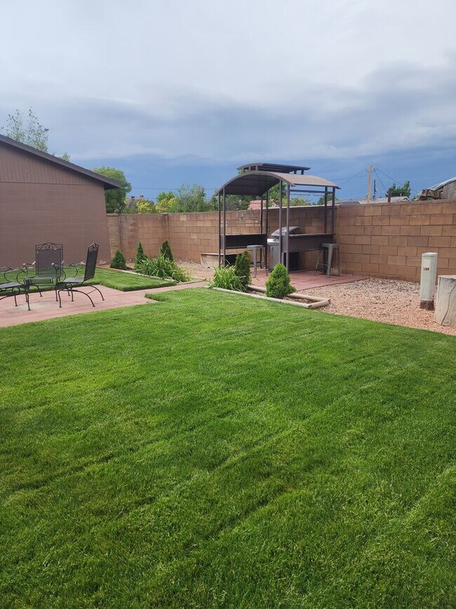 Building Photo - Unit F1 Parowan Condo