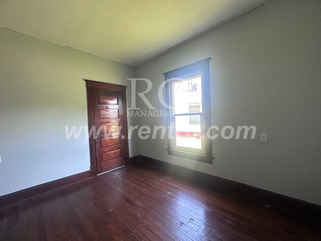 Building Photo - 6 National-