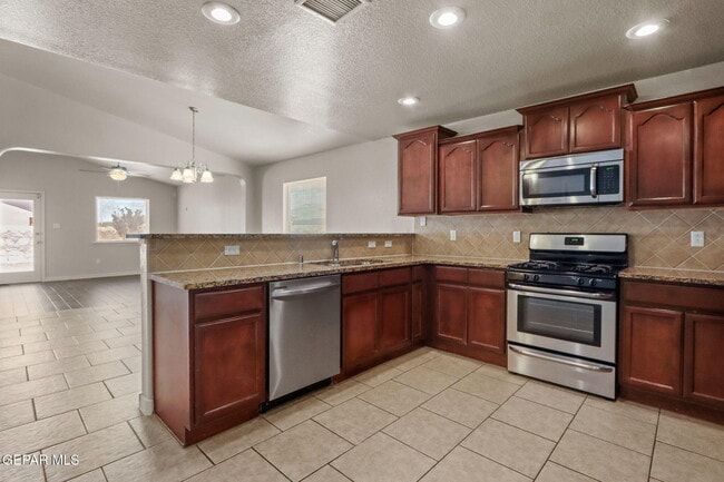 Building Photo - 14645 Spanish Point Dr
