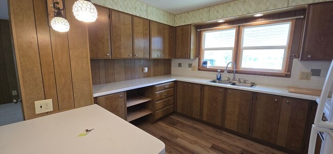 Building Photo - 2 bed 2 baths with carport