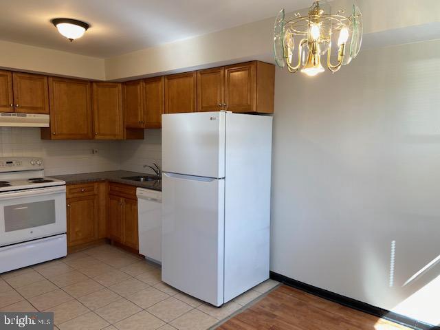 Building Photo - 612 COUNTRY