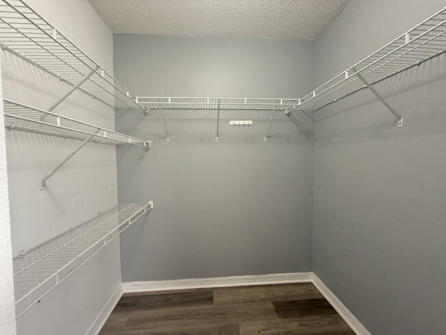 Building Photo - 2-Bed Oasis with 2.5 Baths on Silver Falls...