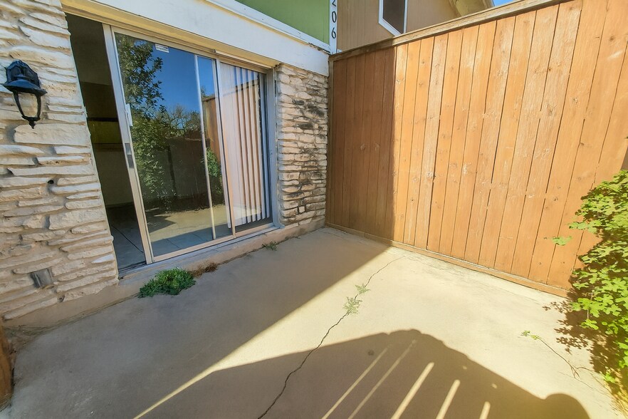 Building Photo - 7206 Creekside Dr