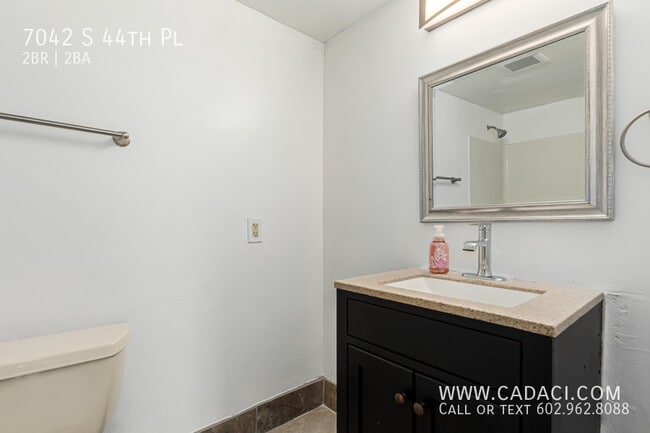 Building Photo - 7042 S 44th Pl