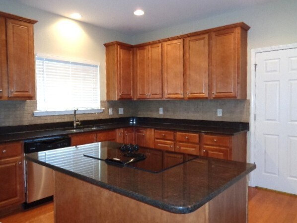 Building Photo - 319 Forest Bend Dr