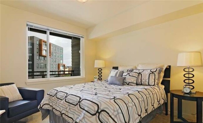 Building Photo - Beautiful Condo in the Heart of Ballard!