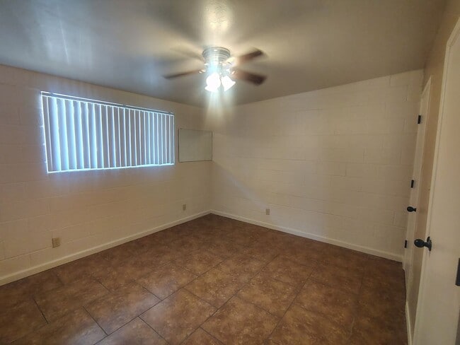 Building Photo - 3335 E Flower St