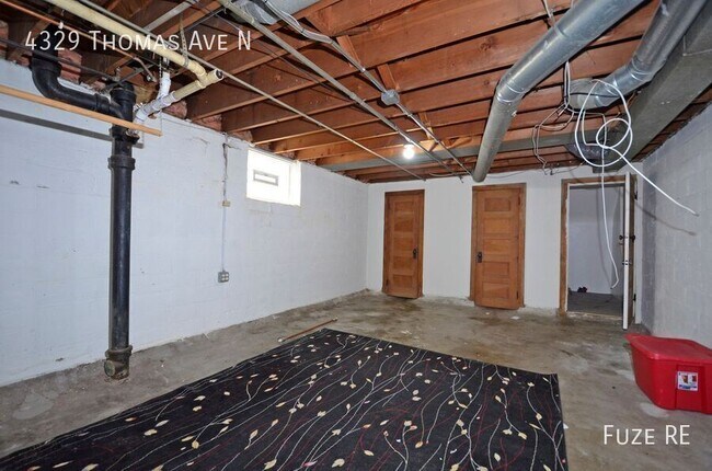 Building Photo - 4329 N Thomas Ave