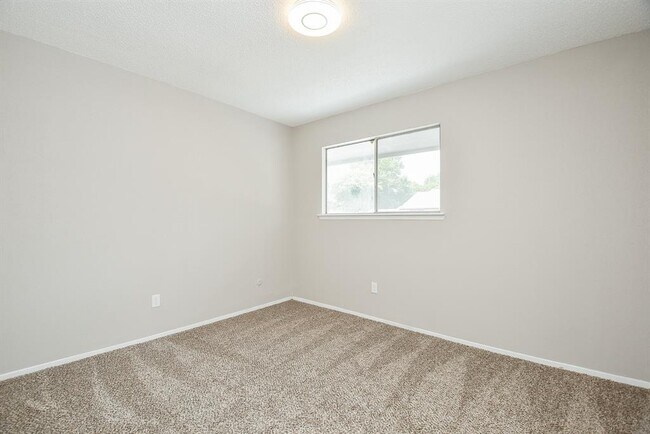 Building Photo - 5809 Village Forest Ct