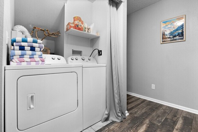 Building Photo - 2875 Village Dr