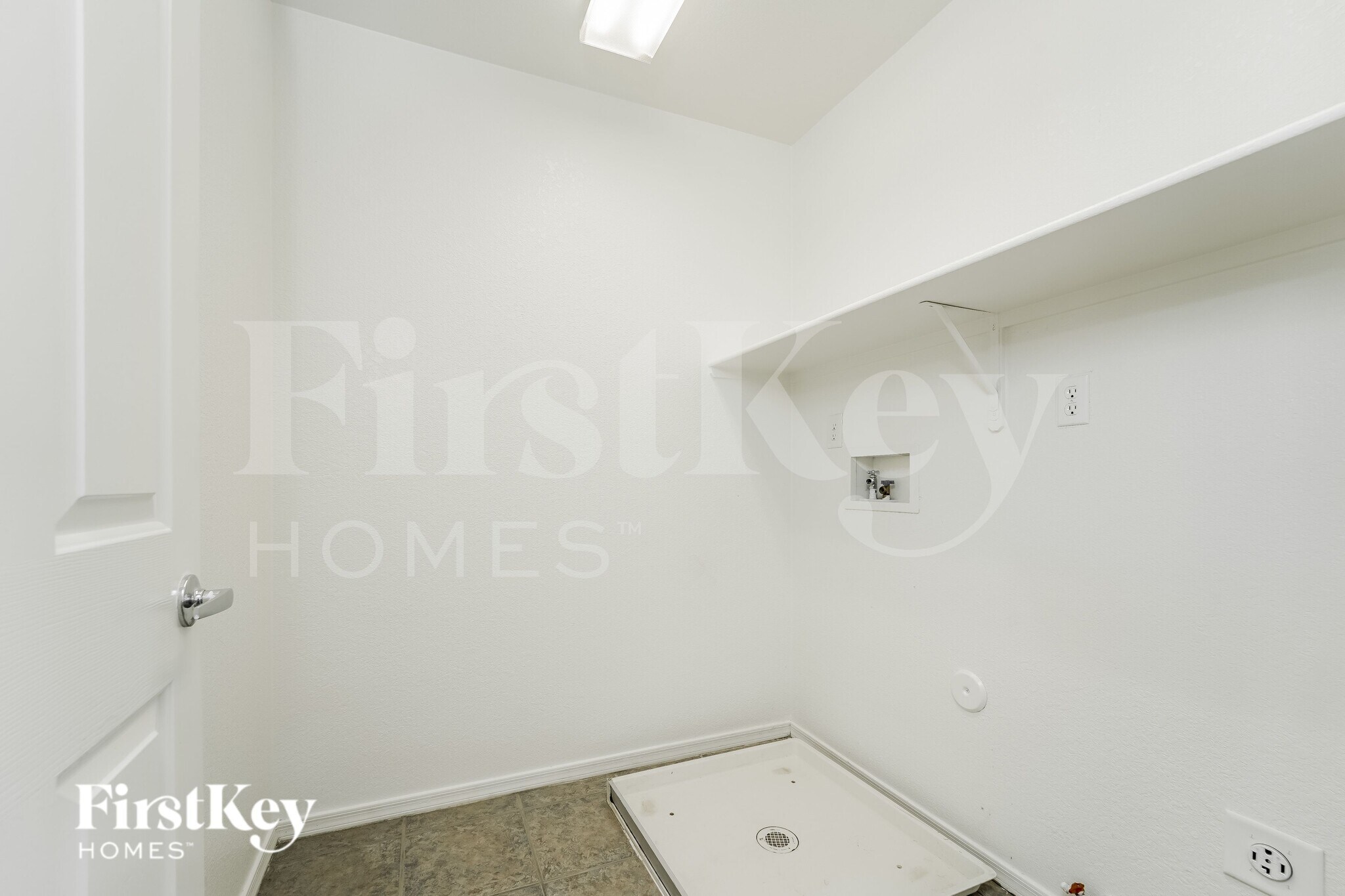 Building Photo - 1498 W Beantree Ln