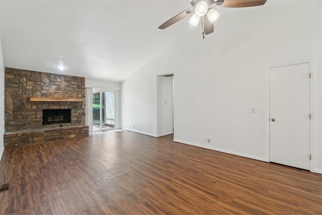 Building Photo - 727 Rockridge Cir