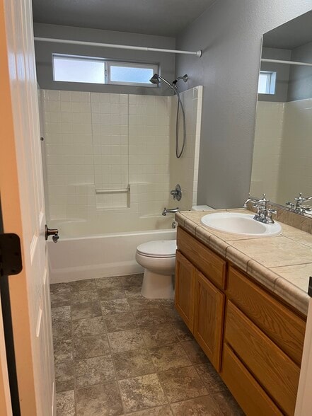 Guest Bathroom - 2507 Agate Meadows