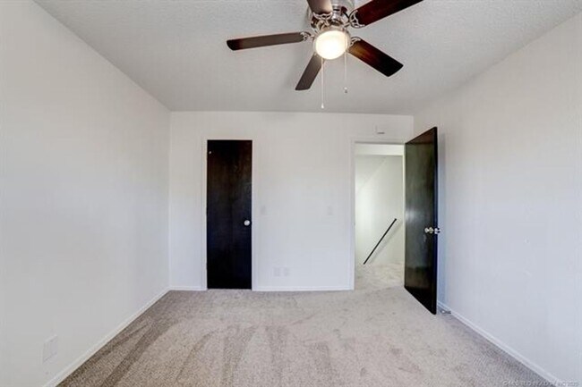 Building Photo - 3 Bed 2 Bath 2 Car Garage in Highly Desired Jenks Schools