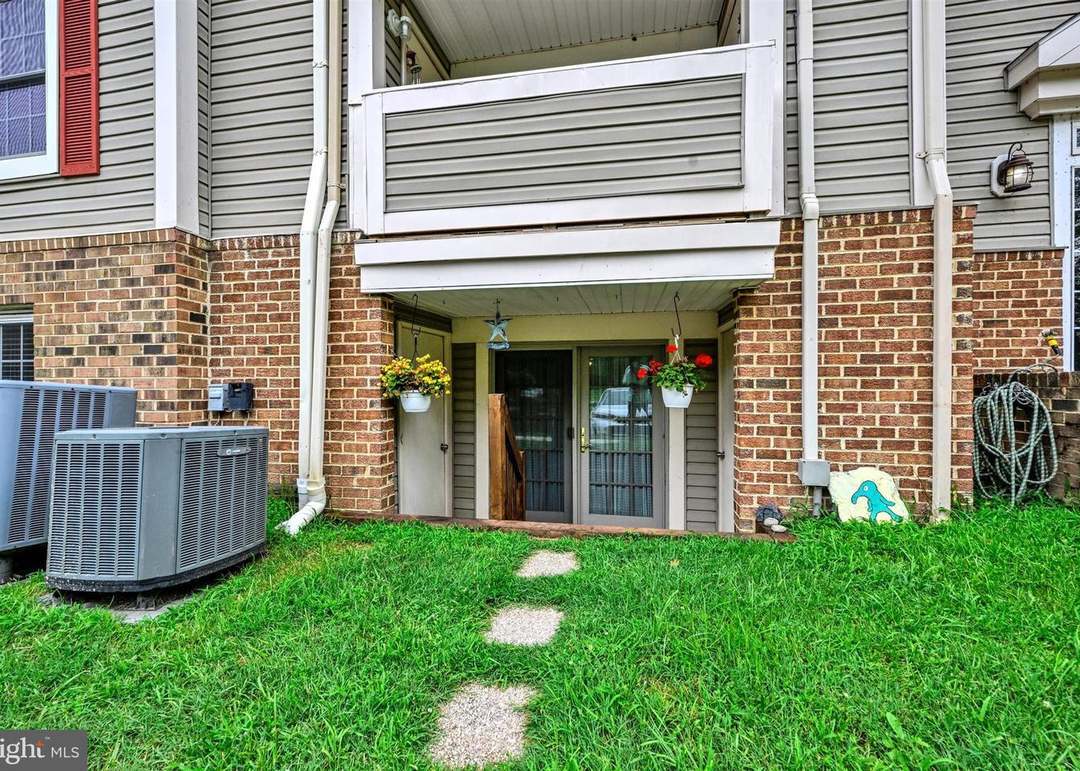 Building Photo - 300 Long Cove Ln