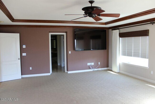 Building Photo - 1555 Arroyo View St