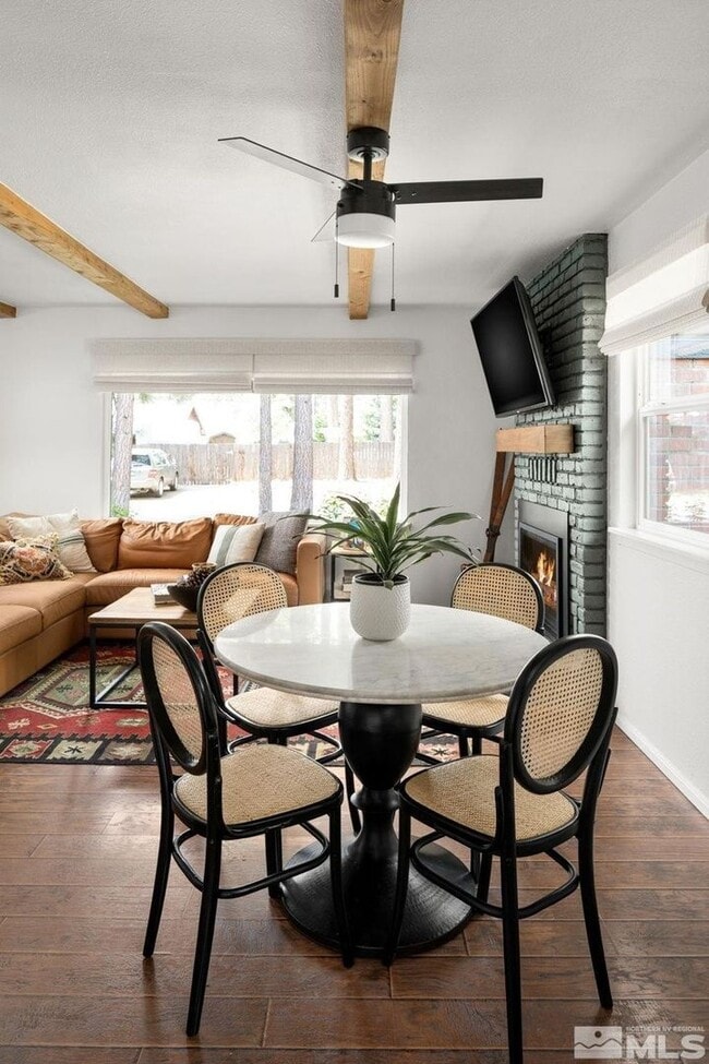 Building Photo - Newly remodeled upscale cabin