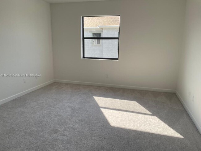 Building Photo - 212 SW 159th Terrace