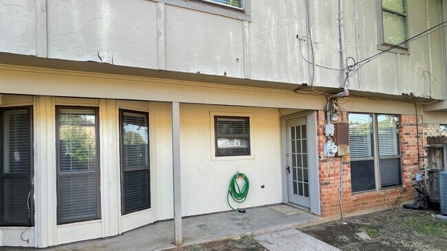 Building Photo - 2217 Roman Ct