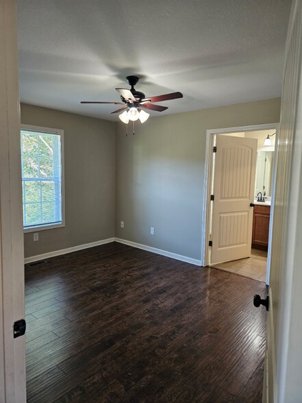 Building Photo - 210 Vanover Ln