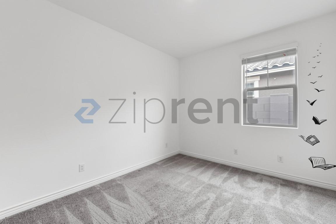 Building Photo - Unit