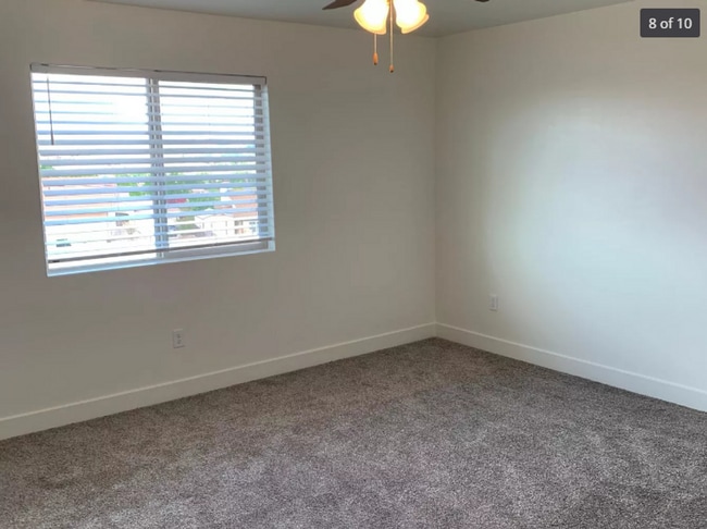 Building Photo - Stunning 3 bedroom, 2.5 bathroom