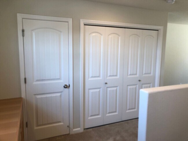 Building Photo - Modesto 3 Bedroom 2.5 Bath Newer Construction