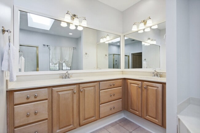 Building Photo - 173 Sumter Square