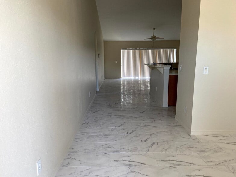 Building Photo - Available Now!!!. Huge 4 bedroom/Greenbriar Area.