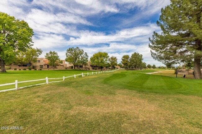 Building Photo - 4106 E Sunnyside Dr