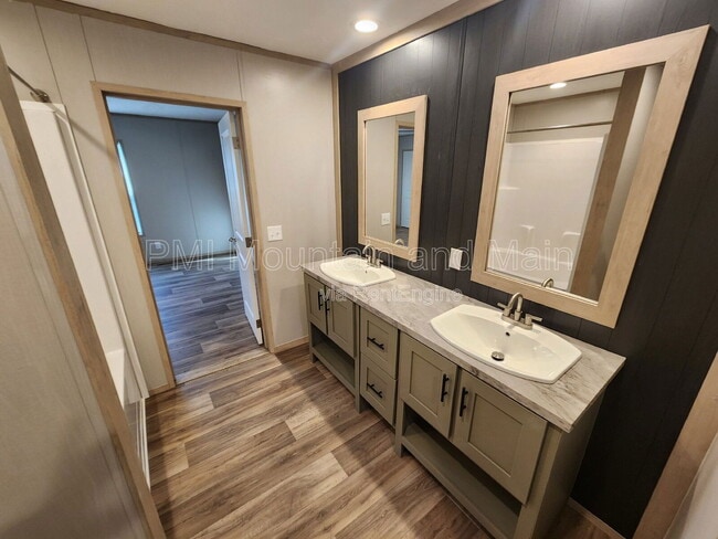 Building Photo - 102 Indian Camp Branch Rd