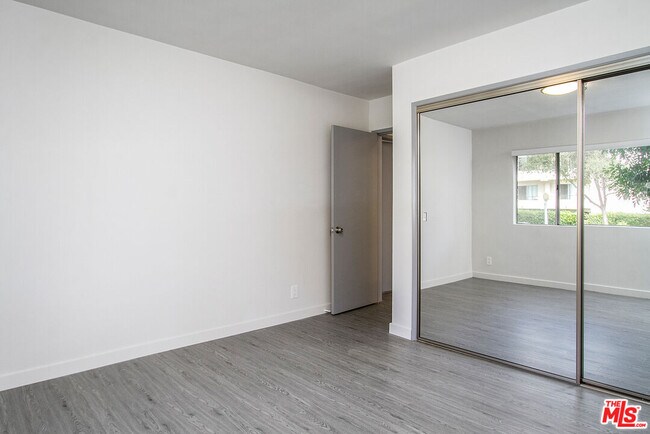 Building Photo - 450 S Los Robles Ave