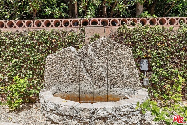 Building Photo - 444 S Windsor Blvd