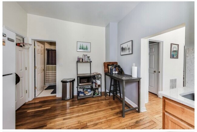 Building Photo - 1630 N Talman Ave