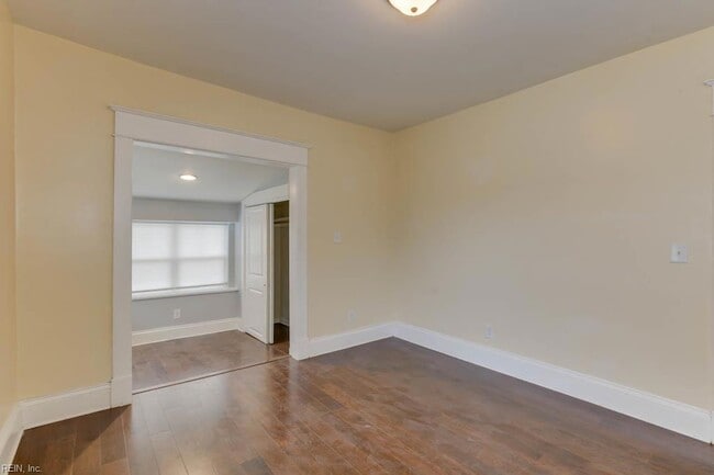 Building Photo - 615 W 34th St