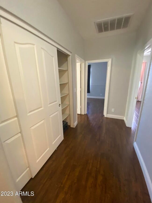 Building Photo - 2331 W Toledo Pl