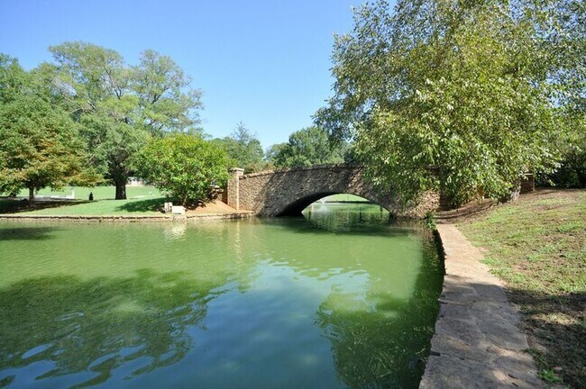 Building Photo - 2708 Dilworth Heights Ln