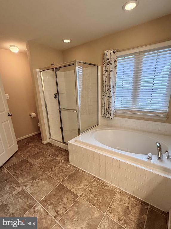 Building Photo - 9330 Birch Cliff Drive