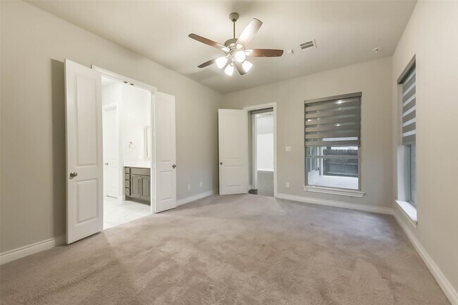 Building Photo - 21825 Enchanted Rock Dr N