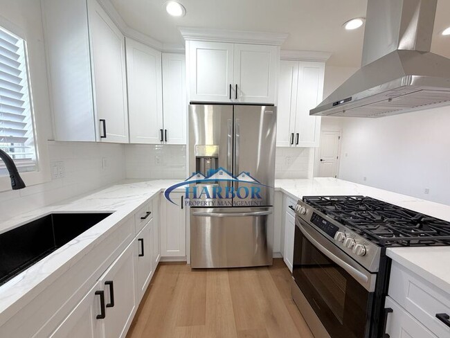 Building Photo - 3409 S Pacific Ave