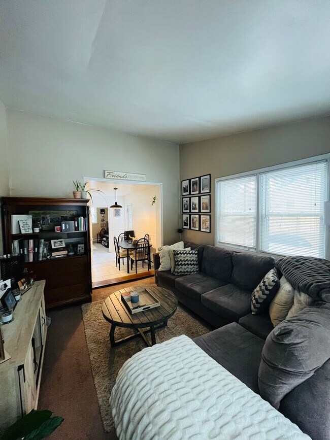 Building Photo - Beautifully Remodeled 2BR home in great neighborhood (Guilderland Schools)